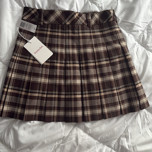 NWT Aritzia Olive Pleated Skirt - Picture 1 of 6